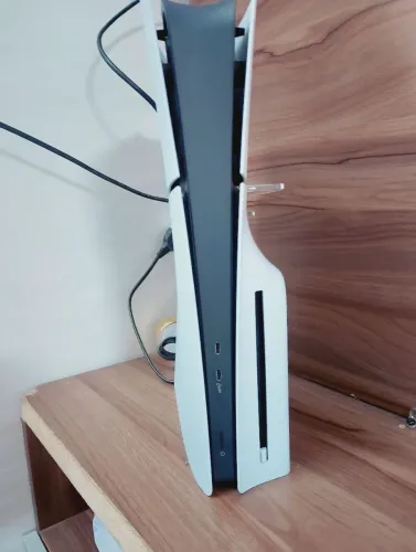 PLAYSTATION 5 SLIM - QUASE NOVO!