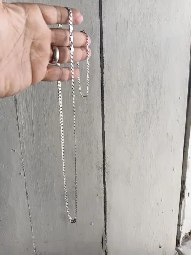 Cordão e pulseira de prata disponíveis para venda 