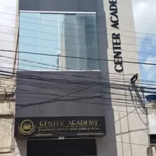 VENDE-SE EXCELENTE PRÉDIO NO CENTRO DE CARUARU. Imóvel com 03 pavimentos, medindo em média