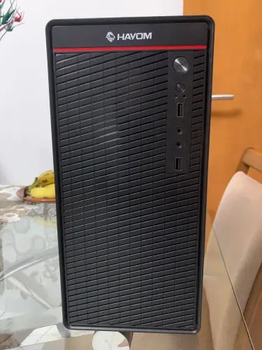 CPU i3 de quarta geração, 8 gb de ram e ssd de 120 gb