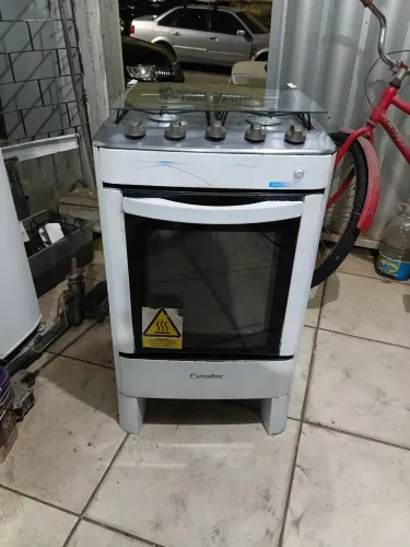 VENDO ESTE FOGÃO ESMALTEC EM OTIMO ESTADO COM A ENTREGA GRÁTIS 