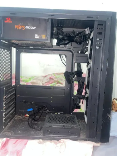 Gabinete gamer redragon com fonte e ventiladores fonte talvez não esteja funcionando
