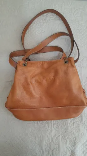 Bolsa de couro também médio