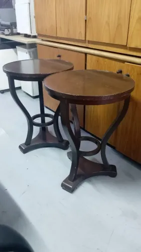 Mesa Lateral  de Madeira Com Base de Tripé Curvada Estilo Retrô - Para Escritório