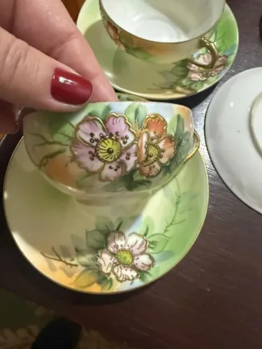 Conjunto 7 Xícaras com Pires Déc 1920 Moriage - Japonesas Pintadas a Mão em Ouro