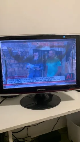 TV Monitor Samsung 20" HDMI - Tela Com Mancha - Liga e Tem Som - Para Peças