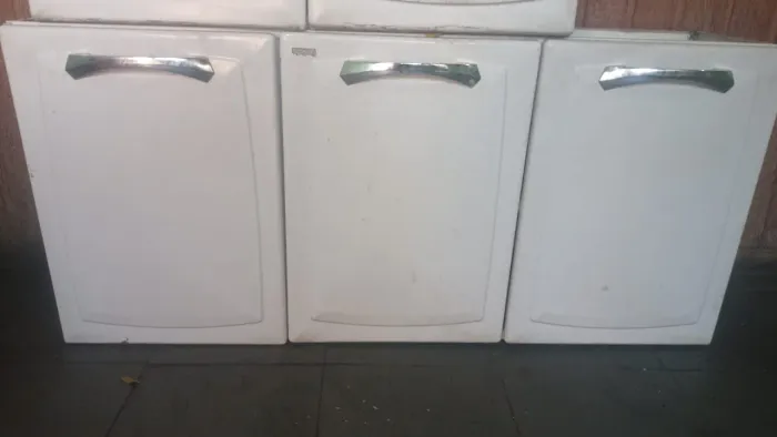 Armários Itatiaia aéreo 3 portas $190/2 porta $140 balcão $290