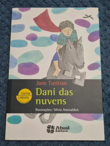 Livro Dani das nuvens