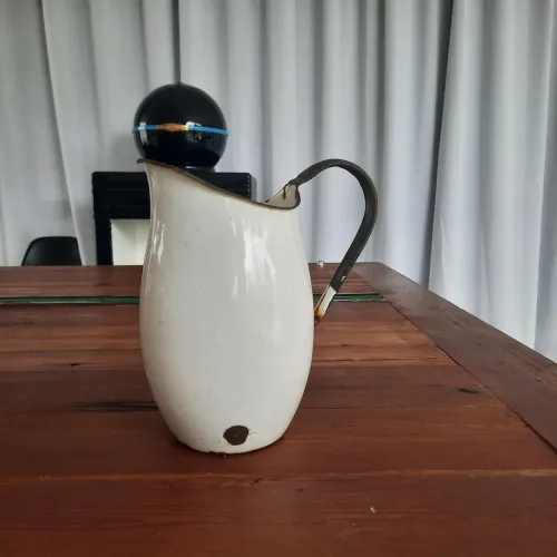 Jarra branca em agata antiga 