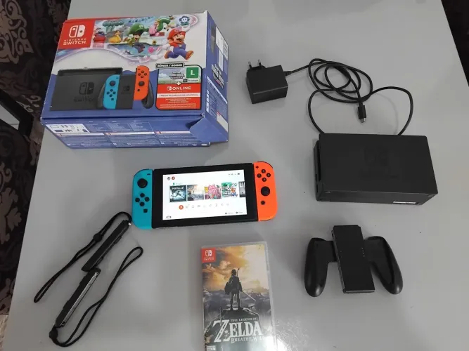Nintendo Switch com jogo Zelda