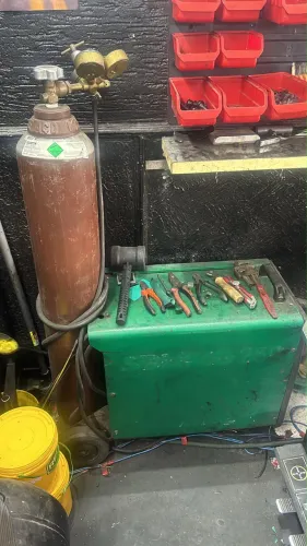 Máquina de solda SOLMIG 250 com cilindro de gás