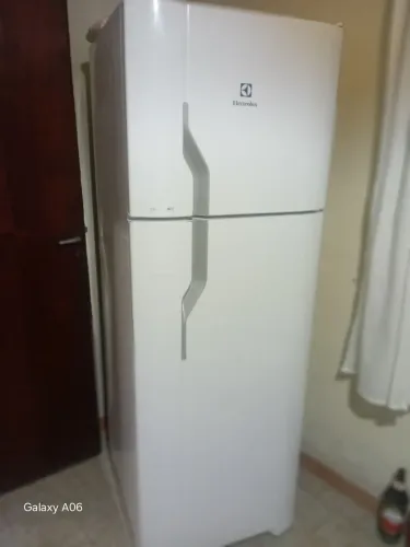 Vendo geladeira eletrolux com motor novo
