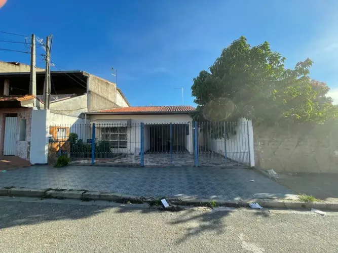 Casa Térrea com edícula a venda no Jardim Tatiana 3 dormitórios 2 suítes 4 vagas - Votoran