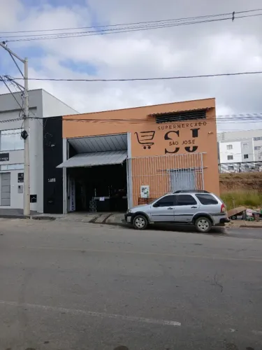 Supermercado montado a venda