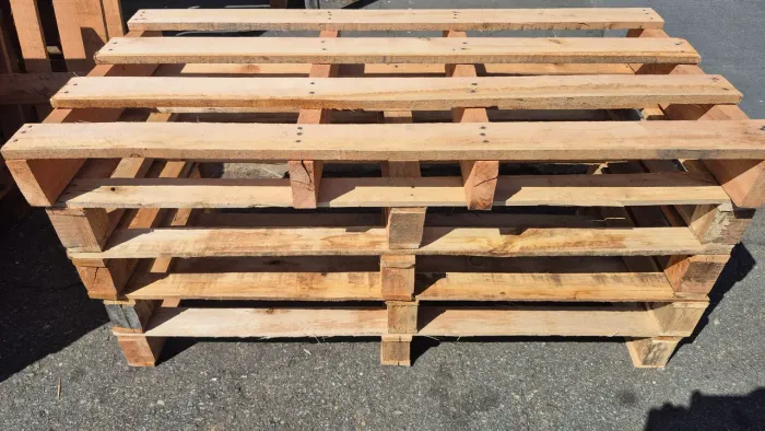 Paletes de madeira eucalipto, medida 1.20mt por 0.50 centímetros, ideal para cerquinhas. 