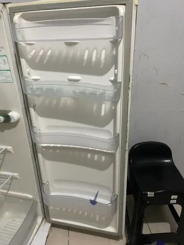 Vendo uma geladeira