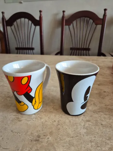Par de Canecas de Porcelana Mickey Mouse - Original e Oficial Disney / Pozzani