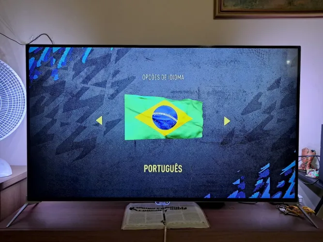 SMART TV PHILIPS 55" 4K SEMINOVA CONSERVADA E FUNCIONANDO TUDO PERFEITAMENTE TODA BOA 