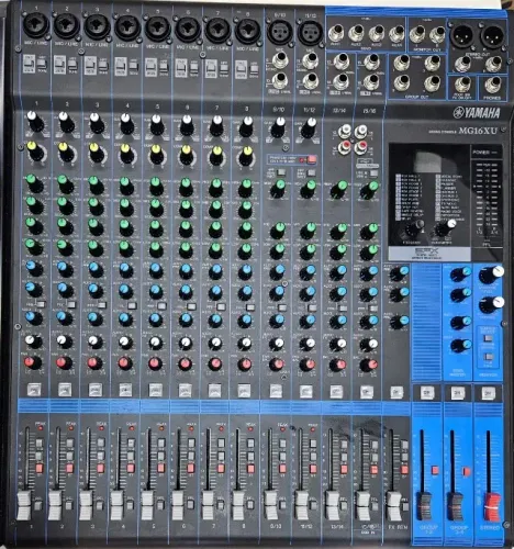 Mesa de Som Yamaha MG16XU Analógica 16 Canais Bivolt Preta