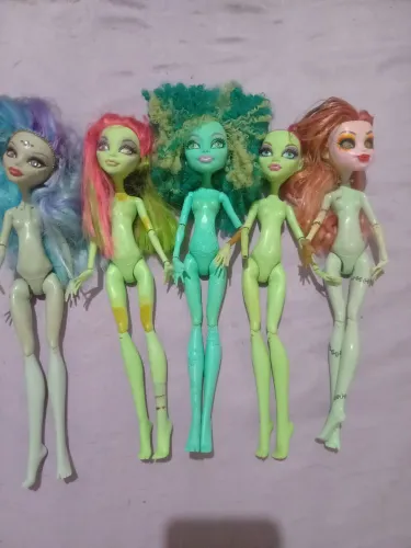 Vendo lote de sucatas monster high