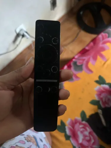 Guarda-roupa//300$ e Tv Samsung (com uma linha escura lado direito) 150$