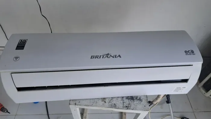 Vendo ar condicionado split britania 9.000 btus semi novo. Interessados *45