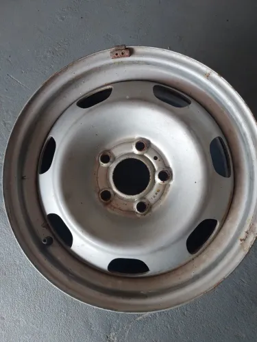 Vendo uma jante (sem pneu) de ferro - Renault Duster e Oroch