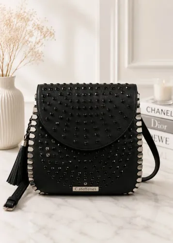 Bolsa preta de pedraria C. Steffens valor $50,00