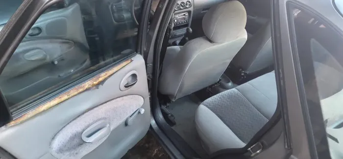 Ford Escort GL 1.8i 16V 4P 2000