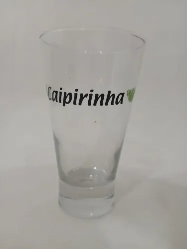 Copo de caipirinha medindo 15cm altura sem bicados
