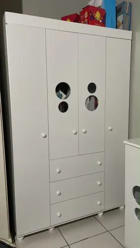 Guarda roupa infantil 4 portas + 3 gavetas