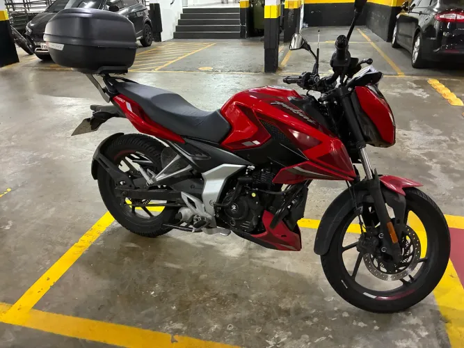 Bajaj pulsar n150 com 4 mil km