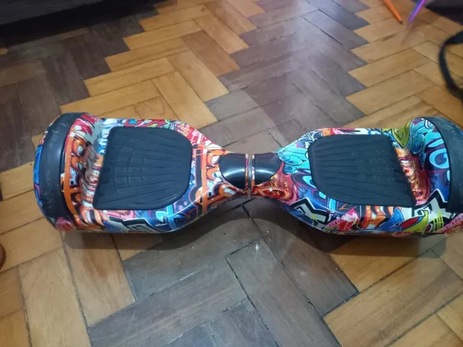 Vendo overbord, pouco usado , poucos arranhões,porém bateria não sustenta muito