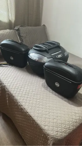 Baú traseiro Givi 45 litros,baú lateral Givi,com suporte Honda NC750 2022  até 2026