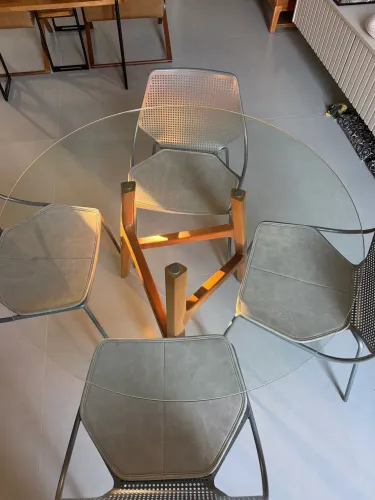 Mesa de Jantar + 4 cadeiras