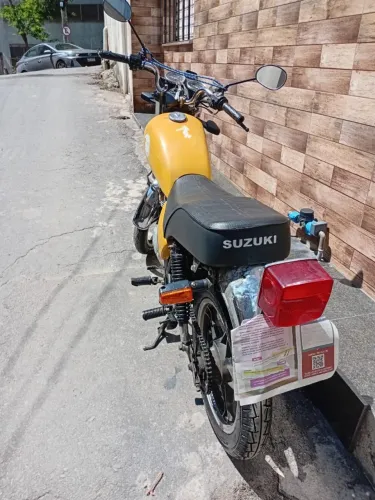 Suzuki Intruder 125 com motor retificado.