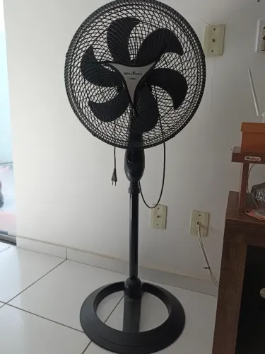 Ventilador de Coluna Britânia - 40 cm -  6 Pás - 3 Velocidades Preto 127V