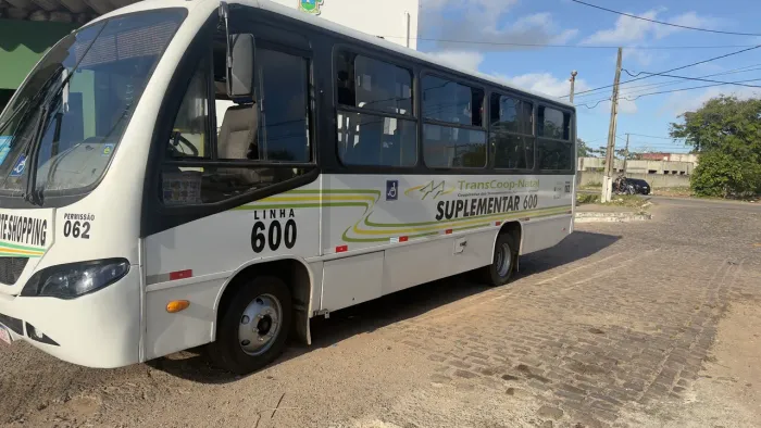 Micro ônibus extra motor comis 