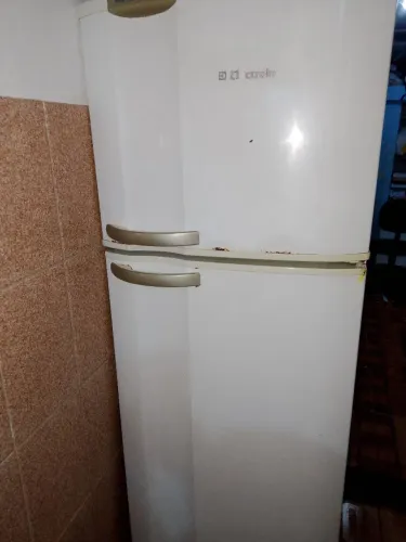 Geladeira Eletrolux leia o anúncio