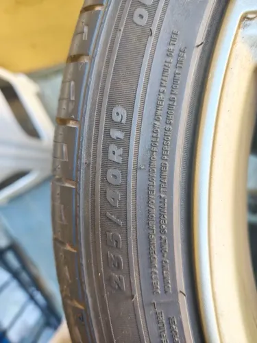 Pneu 235 40 R19 - 4 unidades