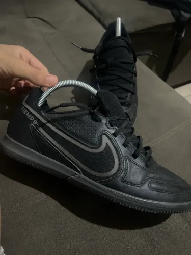 Chuteria futsal nike tiempo 9 preta