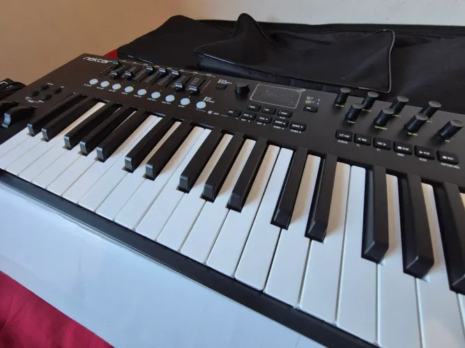 Teclado Controlador MIDI/USB 49 teclas + Bag