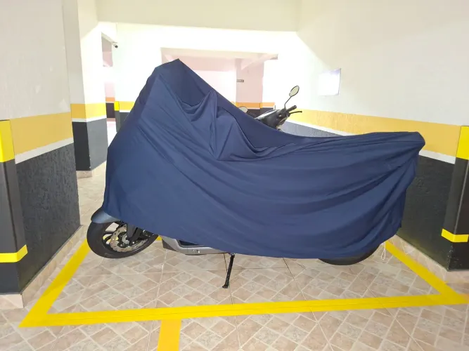 Vendo Maxsym 400 GT , nova com apenas 1106 kms , sem detalhes com suporte para celular