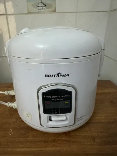 Panela elétrica de arroz - 5 xícaras - funcionando perfeitamente
