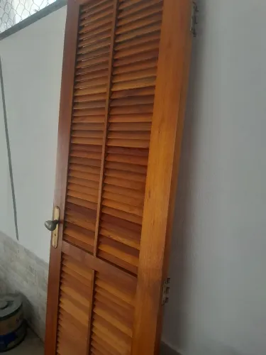 Porta de Madeira Veneziana de 60 cm