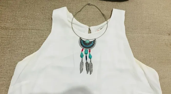 BLUSA BRANCA LONGA + COLAR