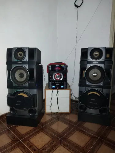 Vendo um som da marca Sony 1100w