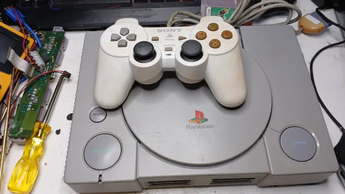 Playstation 1 com Picostation e 40 jogos