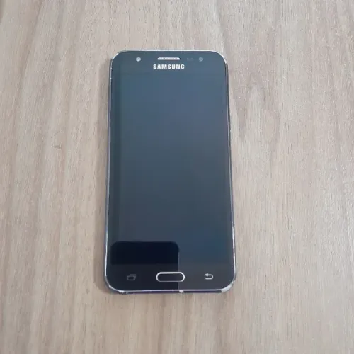 Celular Samsung J5 com defeito