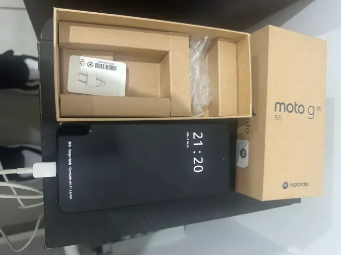 Celular Motorola G35 5G (XT2433), 128 GB.